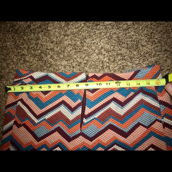 Vintage Free People textured orange and blue zigzag shorts. Size 12 - Picture 4 of 8